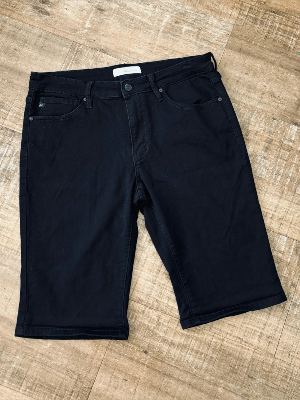 KanCan Black Stretch Bermuda shorts size 15/31